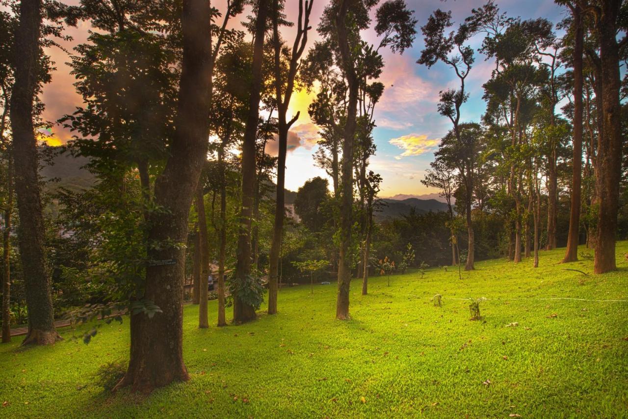 Greenwoods Resort, Thekkady Exterior photo